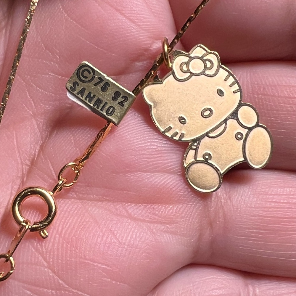 Hello Kitty pendant